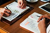 諸経費のすべてが分かる事業計画書や金融機関のご提案も行います。