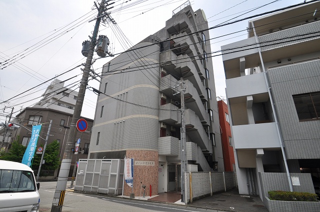 シックな色合いで重厚感のある外観！
